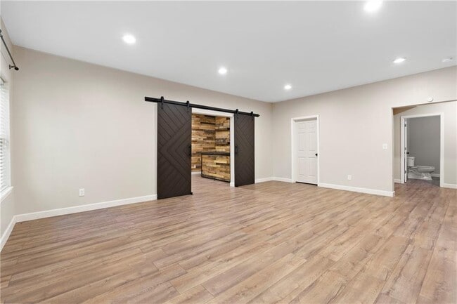 Building Photo - 5290 Clingman Ct