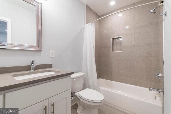 Building Photo - 814 N Uber St