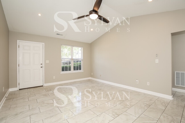 Building Photo - Discover Spacious Comfort & Fun