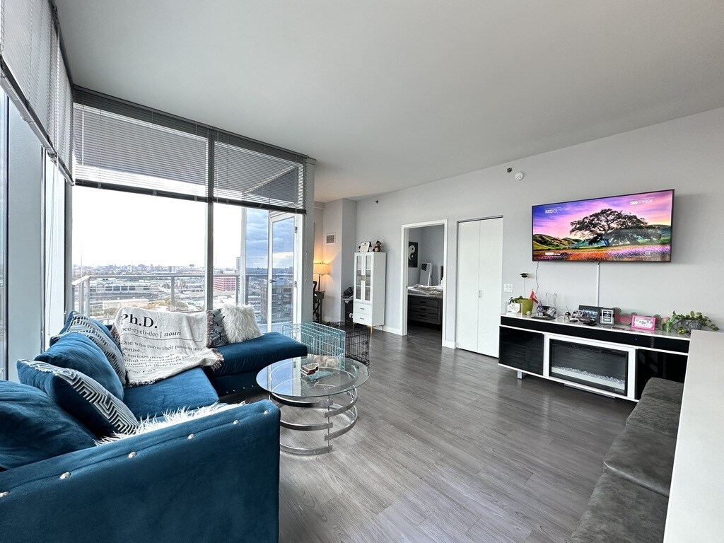 Building Photo - 1000 S Clark St