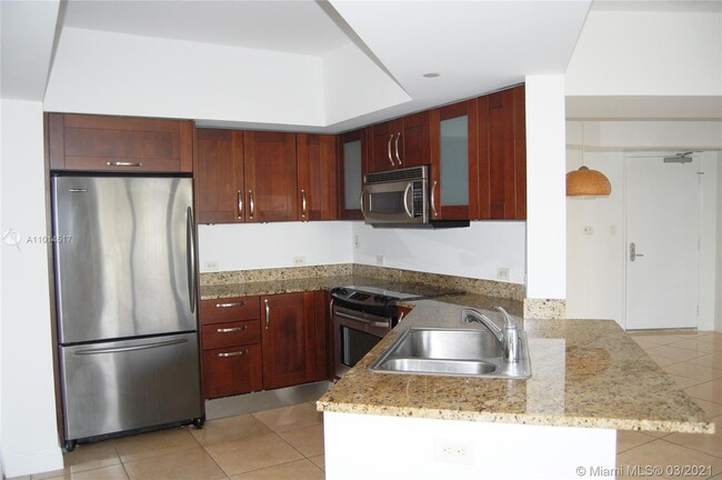 Building Photo - 20000 E Country Club Dr