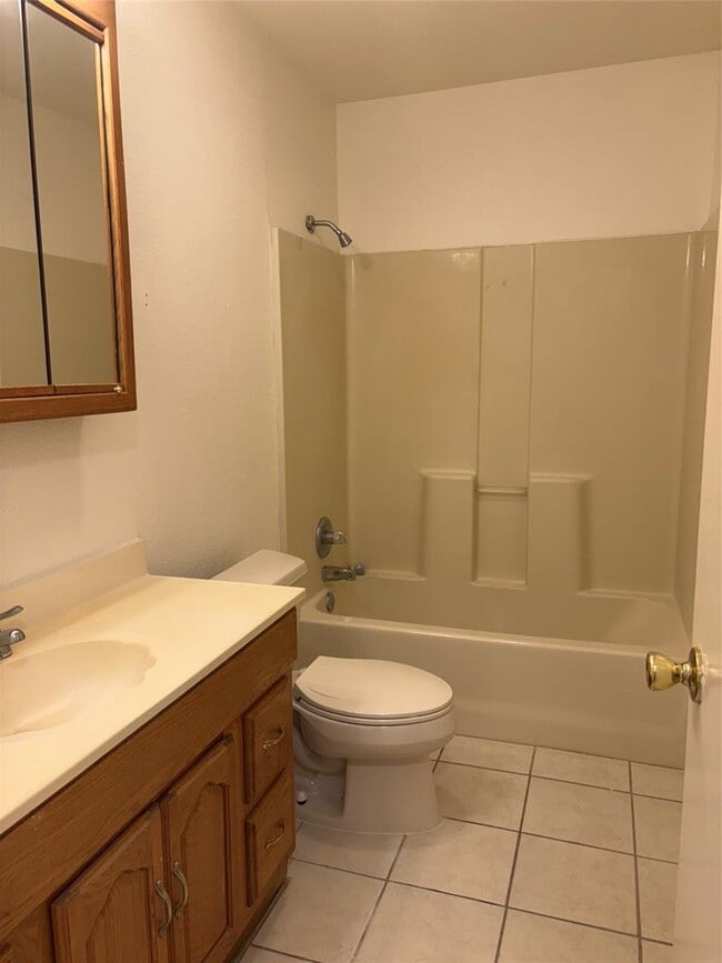 Building Photo - 105 Sendero Blvd