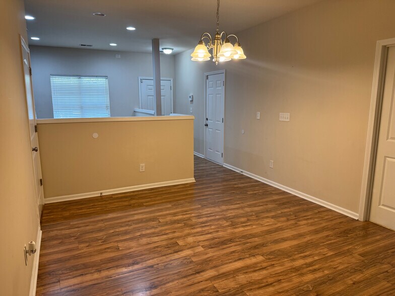 Building Photo - Room in Townhome on Bunclody Dr