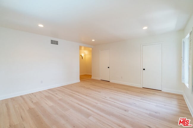 Building Photo - 4220 Towhee Dr