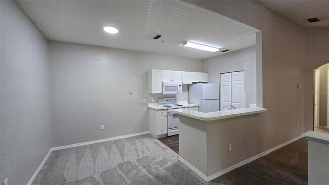 Building Photo - 845 Grand Regency Pointe