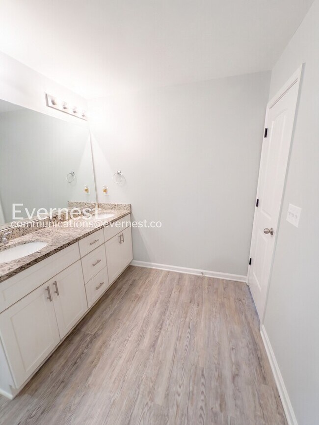Building Photo - 3 Bed/2.5 Bath Home with Garage / Pet-Friendly / Coming Soon!