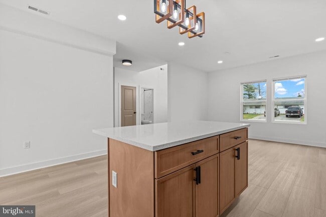 Building Photo - 265 Holly Dr