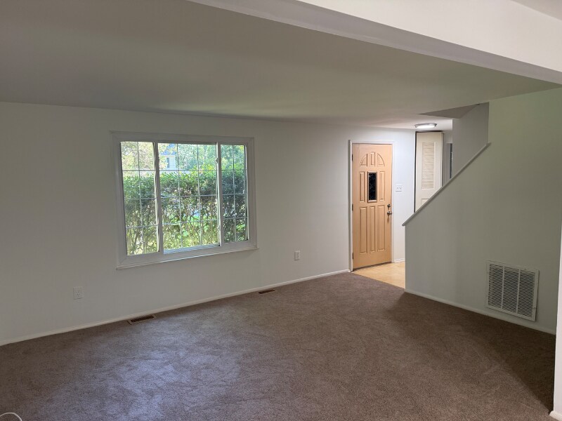 Building Photo - 10210 Swinging Bridge Dr