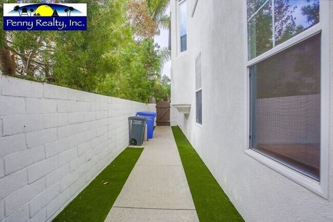 Building Photo - Stunning 4 Bedroom 3.5 Bath Home in the Co...