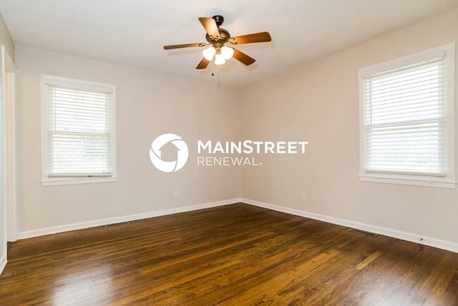Building Photo - 3 Bedroom Pet-Friendly Home in KANSAS CITY, MO with Main Street Renewal