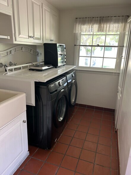 Kitchen - 1680 N Euclid Ave