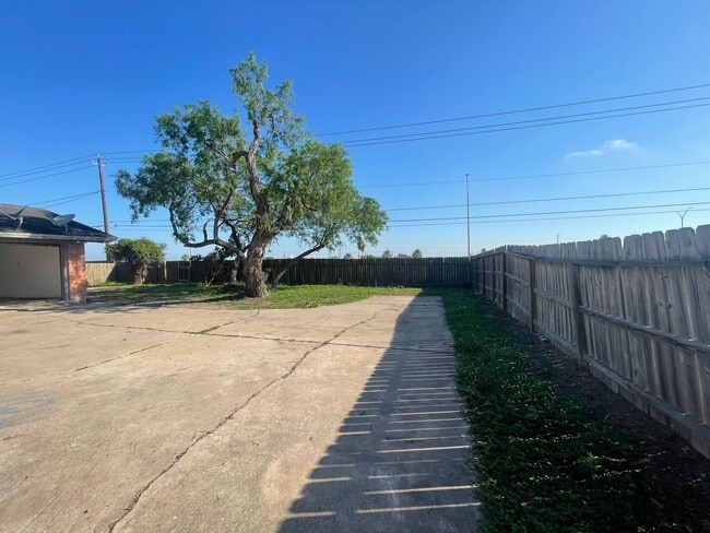 Building Photo - Spacious Northwest Single-Family Home for Rent
