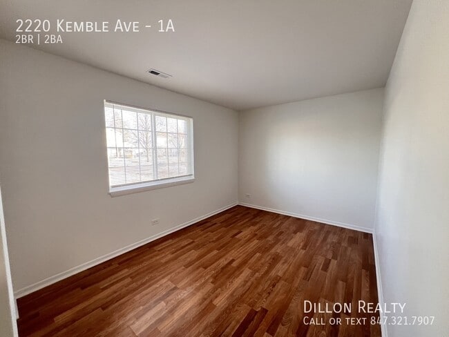 Building Photo - 2220 Kemble Ave