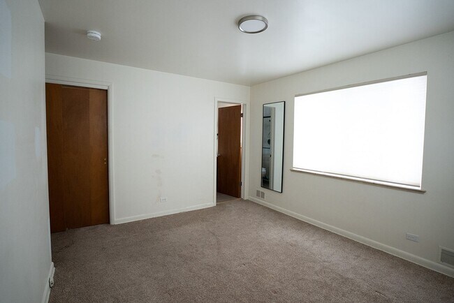 Building Photo - 180 Estes St