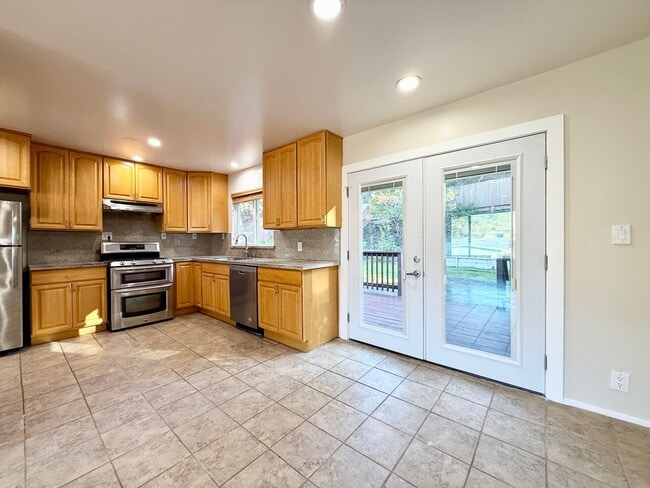 Building Photo - Coastal 3-Bed/2-Bath Home with Ocean View! ***PLEASE READ DESCRIPTION***