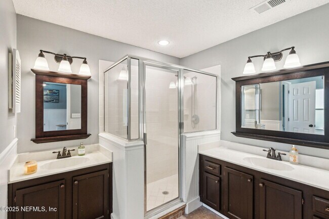 Building Photo - 2537 Emperor Dr