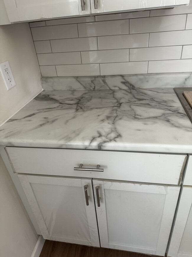 Countertop - 5869 N 81st St