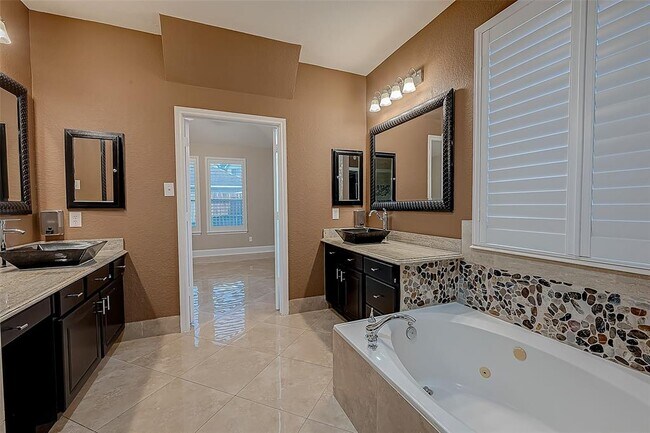 Building Photo - 1419 Kyle Hill Ln