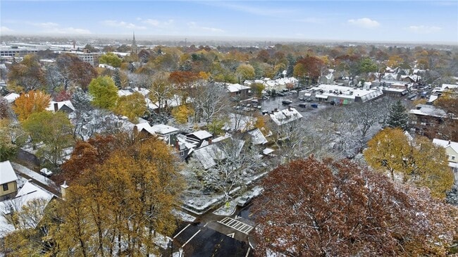 Building Photo - 98 Barrington St