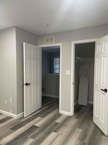 Building Photo - 1107 Basin St