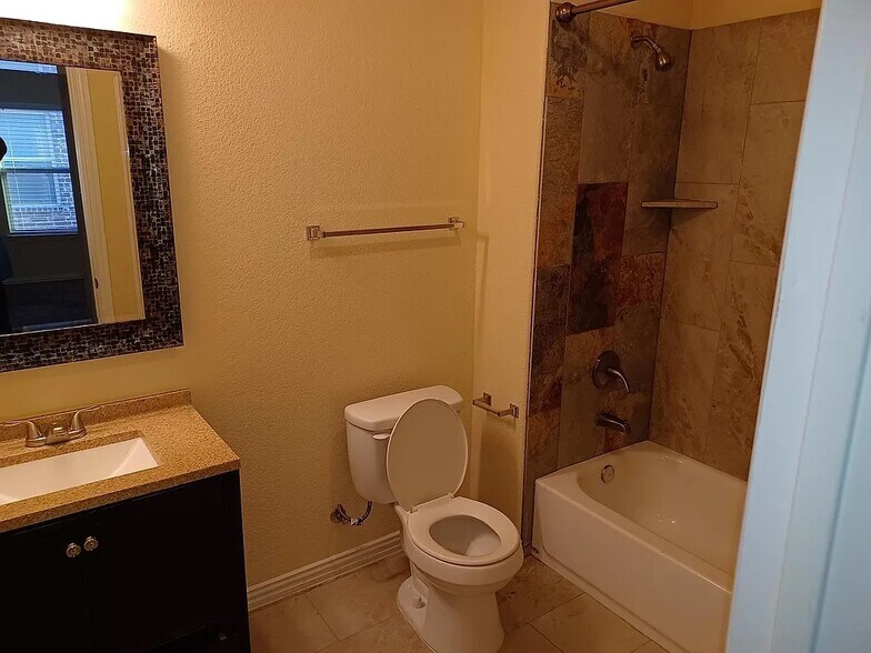 Building Photo - 326 Austin Ave