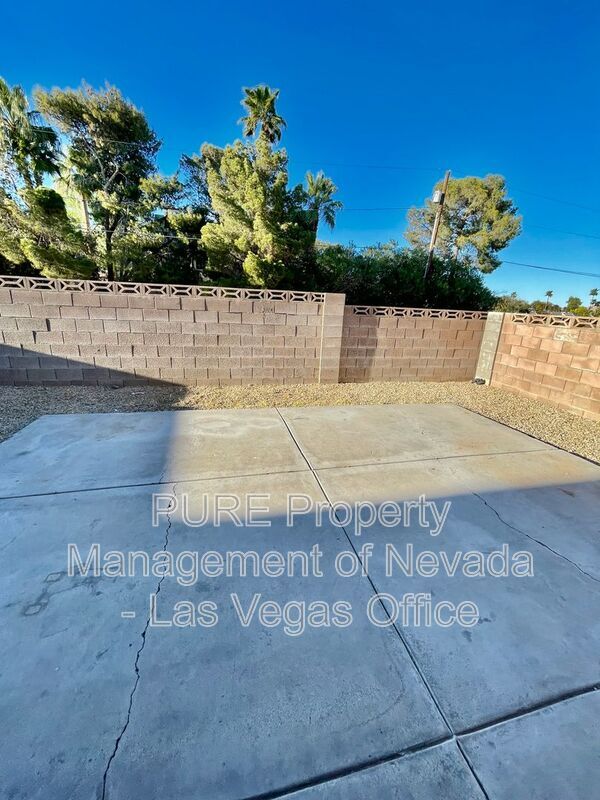 Building Photo - 2650 Sumac Ln