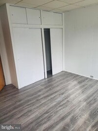 Building Photo - 503 N Hermitage Ave