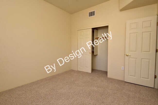 Building Photo - Newly Updated 3 Bed 2 Bath Townhome in Gated Central Tucson Community with Mountain Views