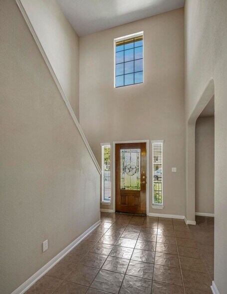 Building Photo - 606 Buckle Ct