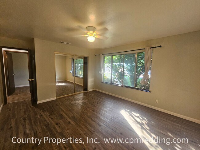 Building Photo - Spacious House with Landscaper Included Av...