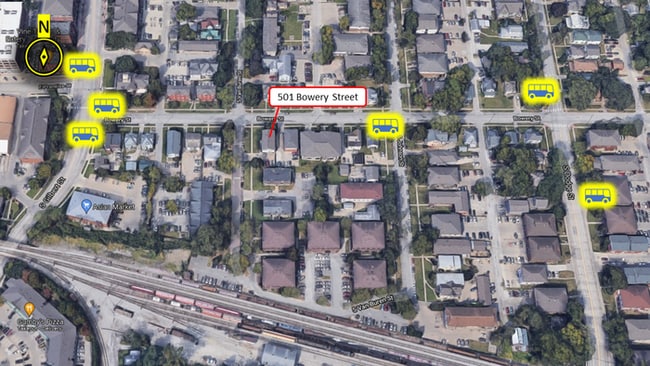Building Photo - $1,350 | 3 Bedroom, 1 Bathroom Apartment |...