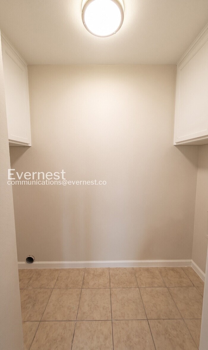 Building Photo - 2014 Cedarview Dr