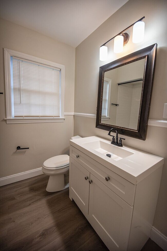 Building Photo - Beautiful home available today!