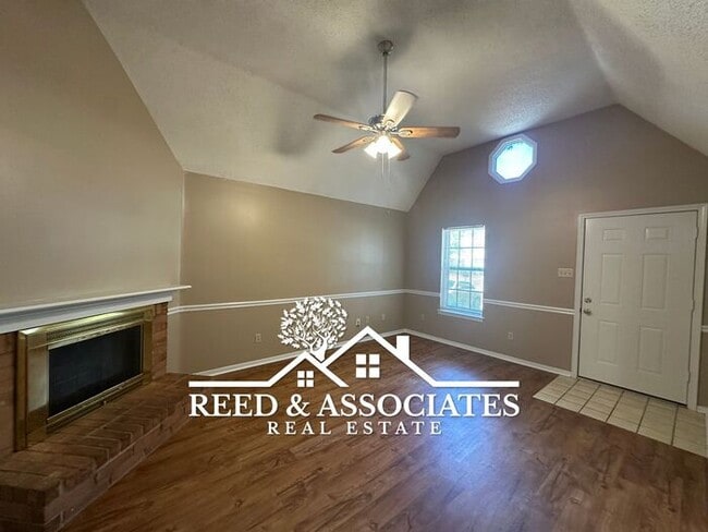 Building Photo - Move-In Ready 3BR in Cordova – Fireplace, Fenced Yard & Pets Welcome