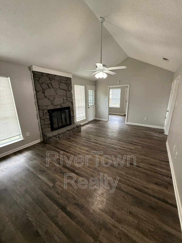 Building Photo - 4625 Crestfield Rd