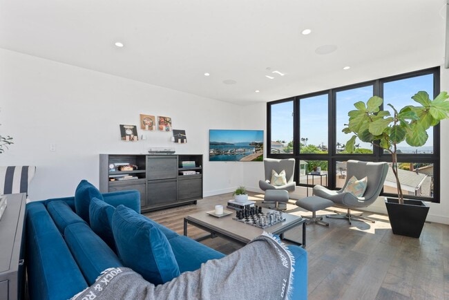 Building Photo - Recently Built, Fully Furnished, Custom Home w/ Amazing Indoor/Outdoor Living Space, Perched Abov...