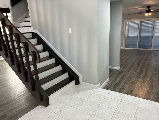 Building Photo - 8523 Riverside Walk Ln