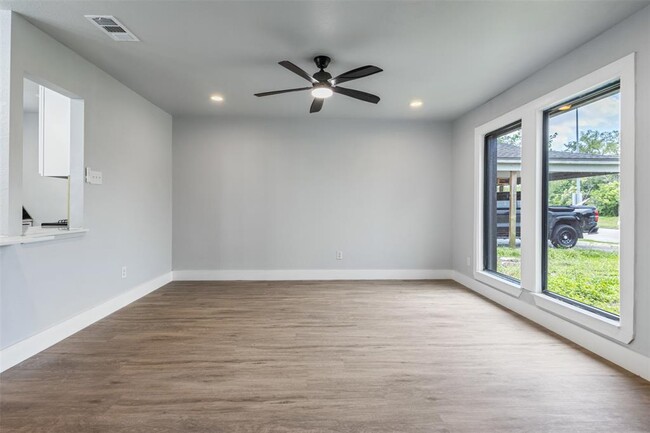 Building Photo - 2207 Mykawa Rd