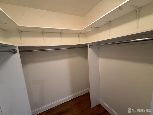 Building Photo - 11 Pine Cluster Cir