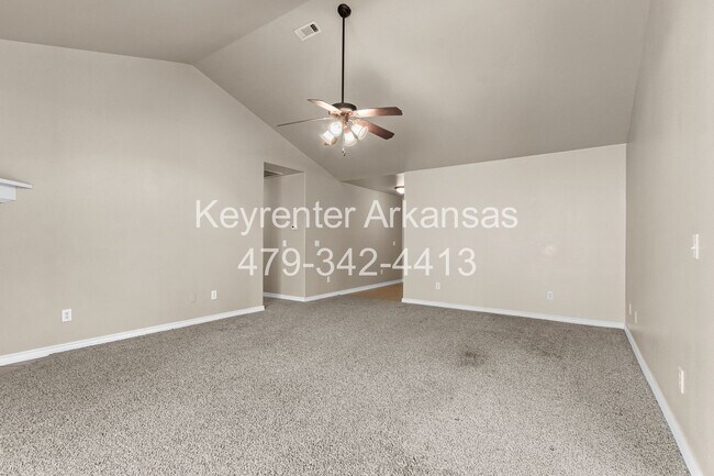 Building Photo - This home is the perfect choice for you in Elkins!