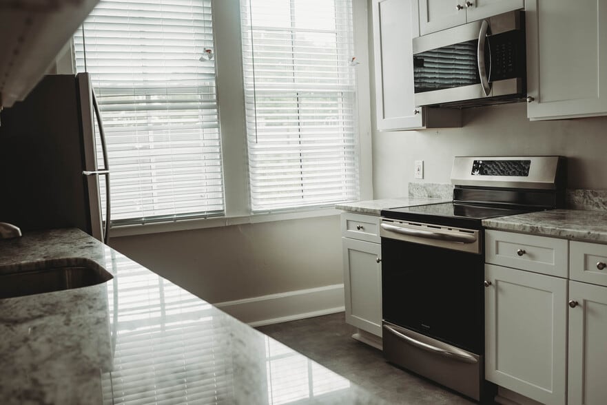 Kitchen - 529 Washington E St