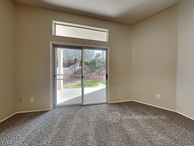 Building Photo - 1015 Linda Vista Way