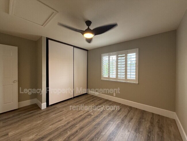 Building Photo - 3209 Serra Way