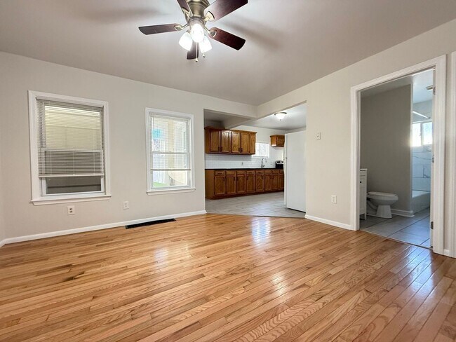 Building Photo - 154 Sylvester St