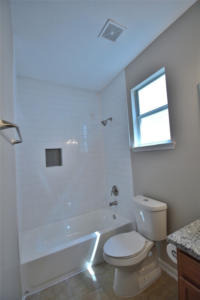 Building Photo - 10819 Shannon Mills Ln