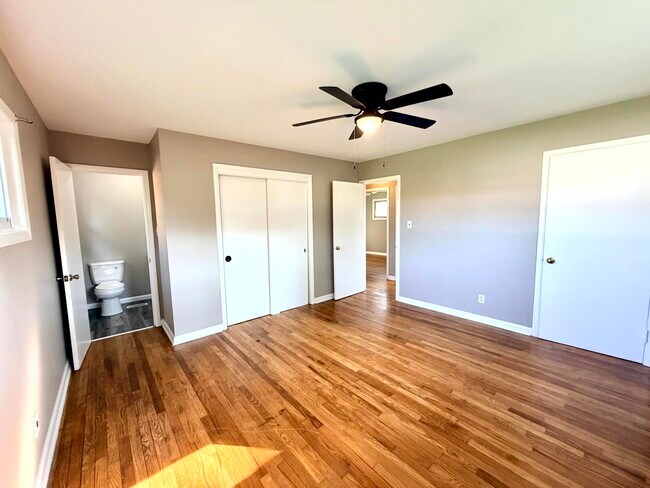Building Photo - 1711 Clarence Dr