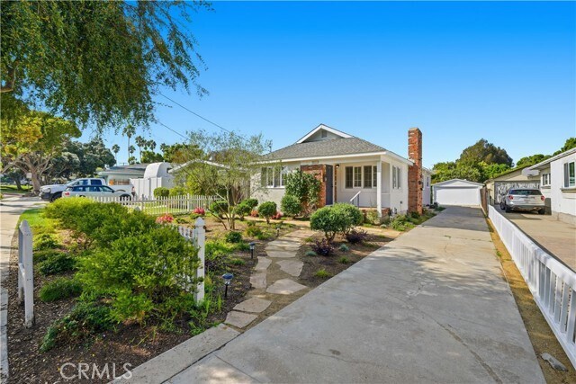 Building Photo - 815 S Juanita Ave