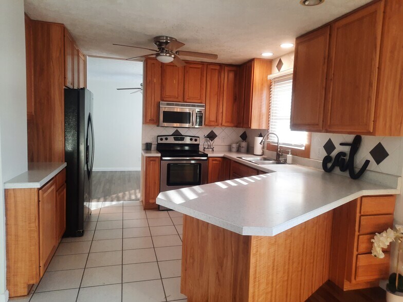 Building Photo - 144 Brentwood Dr