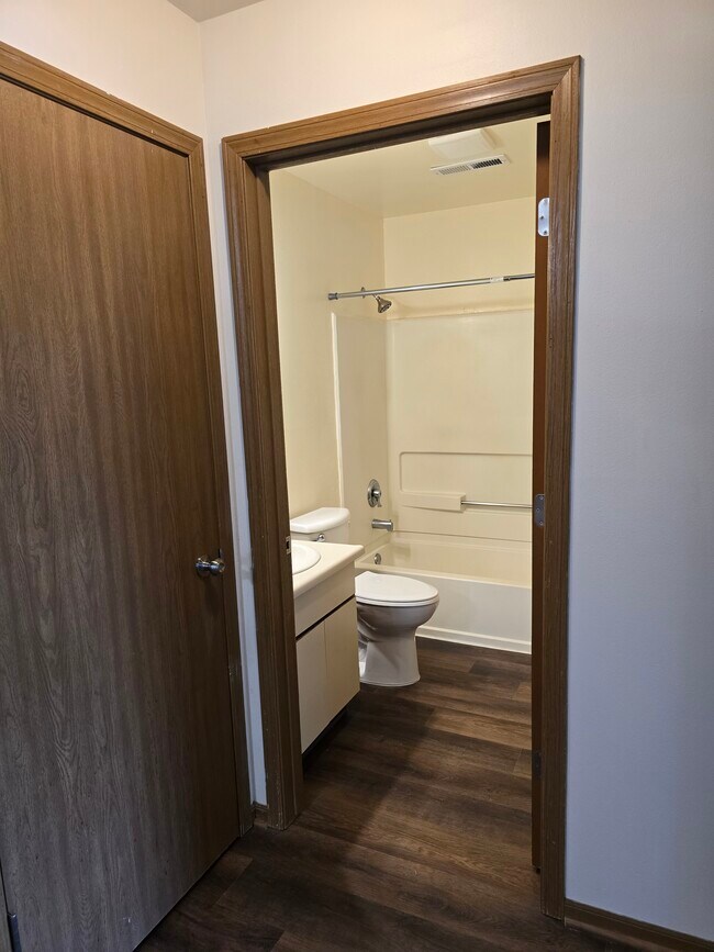 Building Photo - Riverbend Apts