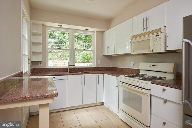 Building Photo - 5306 Albemarle St